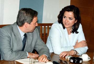 Κόντρα Αλογοσκούφη – Μπακογιάννη για τη σειρά των ομιλητών