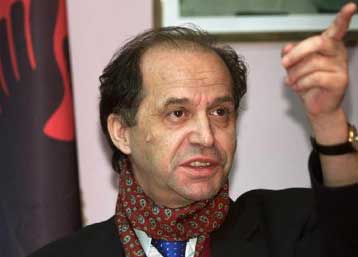 Θα έχει κύκλο συναντήσεων με Γερμανούς υπουργούς για την κρίση στο Κόσοβο