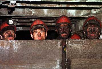 Τραυματίστηκαν τέσσερις εργάτες και αγνοούνται δύο