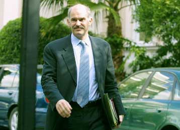 Γ.Παπανδρέου γγ του ΠΑΣΟΚ;  Διατίθεται ο ΥΠΕΞ να καταλάβει τη θέση του γραμματέα της ΚΕ