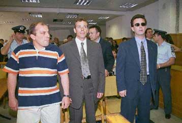 Τρία μέλη του κατηγορούνται για σειρά δολοφονιών και ληστειών