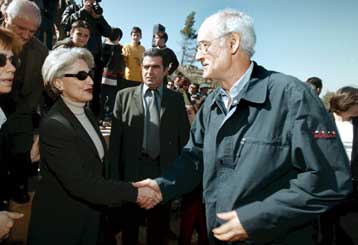 Την αρχή έκαναν διακομματική επιτροπή της Βουλής και η Δάφνη Σημίτη