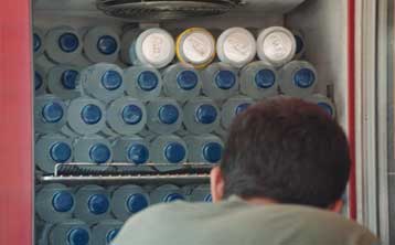 Δεσμεύονται παρτίδες εμφιαλωμένου νερού με εντολή του υπουργείου Υγείας