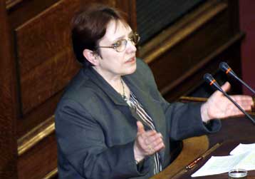 Πλήττει ελευθερίες και ατομικά δικαιώματα, υποστηρίζει η Αλ.Παπαρήγα