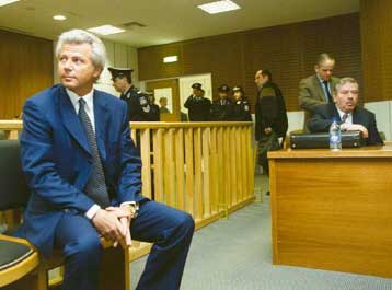 Αναχώρησε ξαφνικά για «οικογενειακούς λόγους»