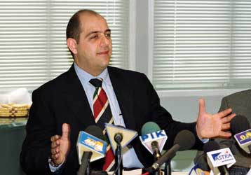 Επιφυλακτική στάση κρατούν οι Κυπριακές Αερογραμμές για τη δεσμευτική προσφορά