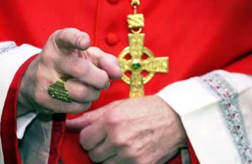 Με πρόσκληση στο χέρι φτάνει ο Πάπας στην Αρχιεπισκοπή Αθηνών