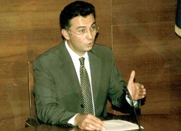 Επαγγελματίας υβριστής ο υπουργός ΠΕΧΩΔΕ, απαντά η ΝΔ