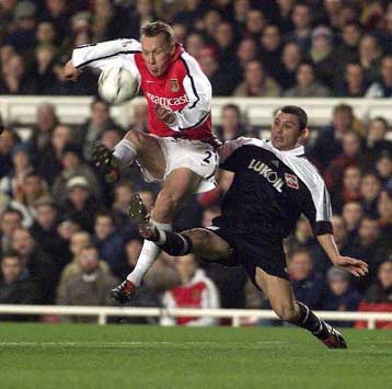 Τρεις ομάδες, Λυών, Μπάγερν Μονάχου και Αρσεναλ, για δύο εισιτήρια