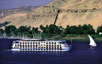 Τέσσερις Γερμανοί τουρίστες κρατούνται από τον ξεναγό τους