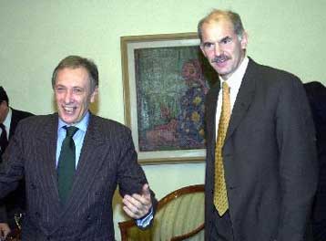 Τηλεφωνική επικοινωνία είχαν οι ΥΠΕΞ της ΠΓΔΜ, Ελλάδας και Τουρκίας