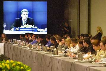 Τον πυρήνα της Νεολαίας του κόμματός του σχηματίζει ο Αβραμόπουλος