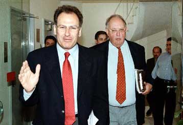 Εκκλήσεις για την έξοδο από την κρίση κάνουν τα στελέχη του ΠΑΣΟΚ