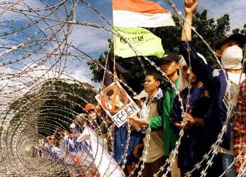 Δεν εγκαταλείπει τον προεδρικό θώκο ο Ουαχίντ