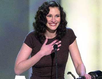 Πιο κοντά στο Όσκαρ Τζούλια Ρόμπερτς και Μπενίτσιο ντελ Τόρο