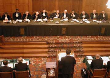 Παραδόθηκε και θα δικαστεί για διάπραξη εγκλημάτων πολέμου