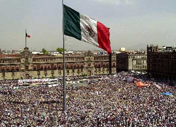 Χιλιάδες άνθρωποι αποθέωσαν τον Μάρκος στην πρωτεύουσα