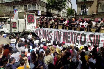 Θερμή υποδοχή στον υποδιοικητή Μάρκος και τους συντρόφους του