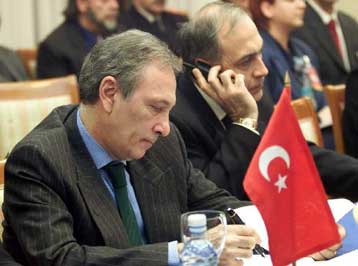 Αντικειμενικότητα στο Κυπριακό ζητά από τις ΗΠΑ ο Τούρκος ΥΠΕΞ