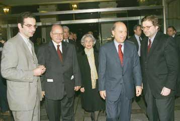 Συστηματικό διάλογο με το κυβερνών κόμμα προτείνει ο Λ.Κύρκος