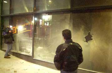 Οι επιθέσεις έγιναν σε ένδειξη διαμαρτυρίας για το θάνατο του Π.Βασιλέλλη