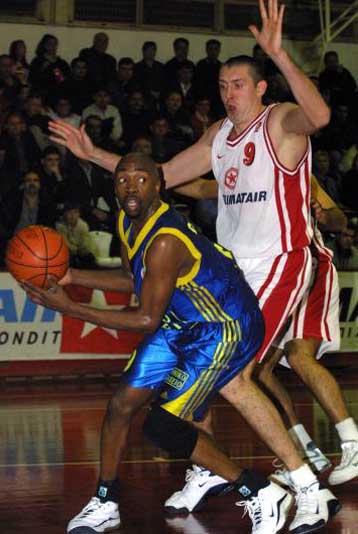 Το Περιστέρι νίκησε τη Νήαρ Ηστ με 82-72