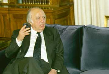 Δεν διαβλέπει καμία πρόοδο πριν από το 2003