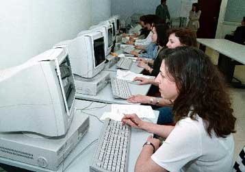 Πριμ 25.000 δρχ. για δηλώσεις εισοδήματος – Προθεσμία 35 ημερών για ΦΠΑ