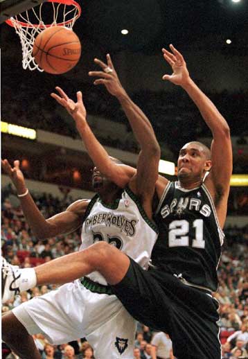 Το Σαν Αντόνιο πέρασε από το ΛΑ και η Γιούτα στην κορυφή