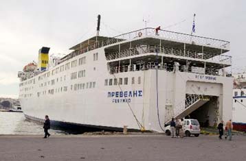 Το «Πρέβελη» προσέκρουσε στο λιμάνι της Κω – Ασφαλείς οι επιβάτες