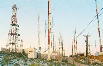 Πίσω φαίνεται να κάνει το υπουργείο Μεταφορών στη μεταφορά των κεραιών