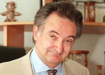 Στενός συνεργάτης του Μιτεράν ύποπτος στην υπόθεση πώλησης όπλων στην Αγκόλα