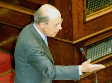 Αισιοδοξία για το 2004 – Εφοδιάζεται με αεροσκάφη το ΕΚΑΒ