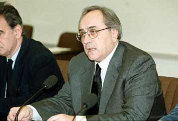 Πρόσκληση προς διαφωνούντες στο ΠΑΣΟΚ με αφορμή τα «ρετάλια»