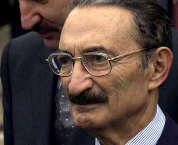 Απειλή για τη σταθερότητα του συστήματος, λέει ο Ετζεβίτ