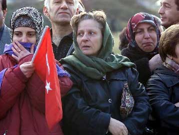 Με συλλήψεις «τίμησε» η τουρκική αστυνομία τη γυναικεία γιορτή