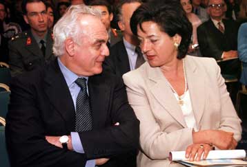 Ακ.Τσοχατζόπουλος και Β.Παπανδρέου αρνούνται το σχετικό δημοσίευμα