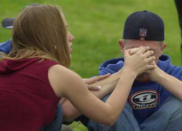 Νεαρή άνοιξε πυρ τραυματίζοντας ελαφρά συμμαθήτριά της