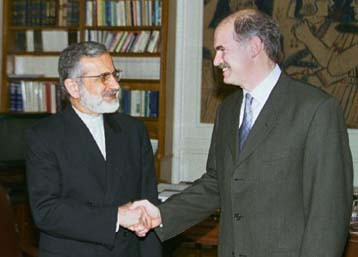 Μνημόνιο συνεργασίας υπέγραψαν οι ΥΠΕΞ Ελλάδας – Ιράν