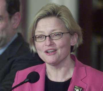 Επιστροφή του Ντενκτάς στις συνομιλίες για το Κυπριακό ζητά η ΕΕ