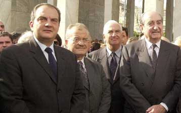 Μετά τον Καραμανλή, υπέγραψε και ο Μητσοτάκης