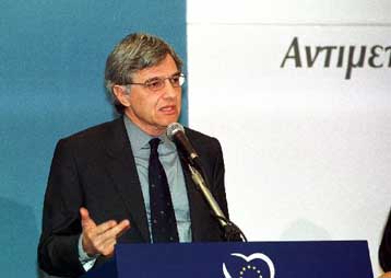 Συντάξεις και ασφαλιστικό στο επίκεντρο της συνάντησης