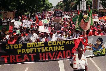 Για τις 18 Απριλίου αναβάλλεται η δίκη για τα φθηνότερα φάρμακα κατά του AIDS