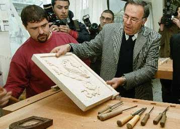 Κονδύλι 15 δισ. δρχ. για προσλήψεις ειδικών κατηγοριών πολιτών