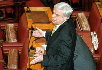 Καταιγισμός ερωτήσεων προς τους αρμόδιους υπουργούς και τον πρωθυπουργό