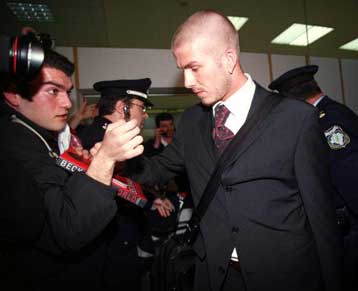 Έξυπνοι Έλληνες τηλεπαρουσιαστές θέλησαν να του θυμίσουν παλιές ιστορίες