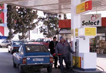 Ένοπλοι τραυμάτισαν ιδιοκτήτη πρατηρίου και αστυνομικό