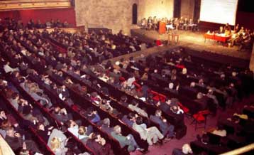 Βολές εναντίον της κυβέρνησης και του Στ.Ματθία