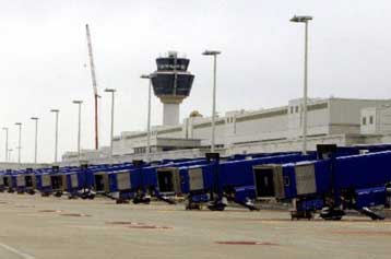 Οι υπηρεσίες ετοιμάζουν τις «βαλίτσες» τους για το νέο αεροδρόμιο