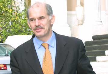 Μέσω διαλόγου η ειρήνη στη Βαλκανική, τονίζει σε συνέντευξή του ο ΥΠΕΞ